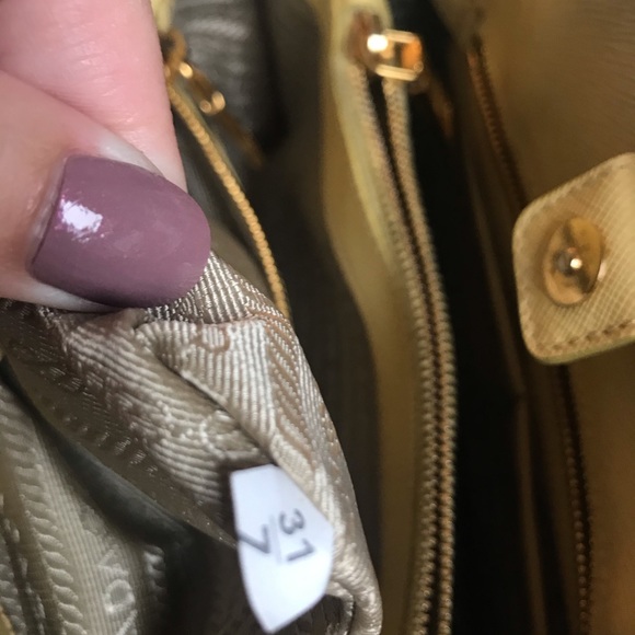 Prada - Picture 8 of 11